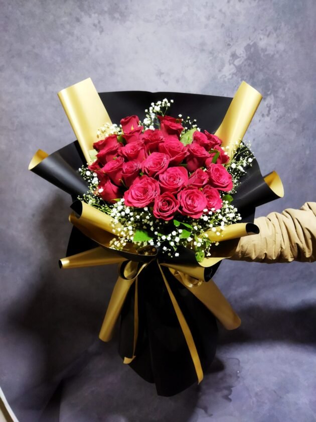 Red Roses Handtied Bunch