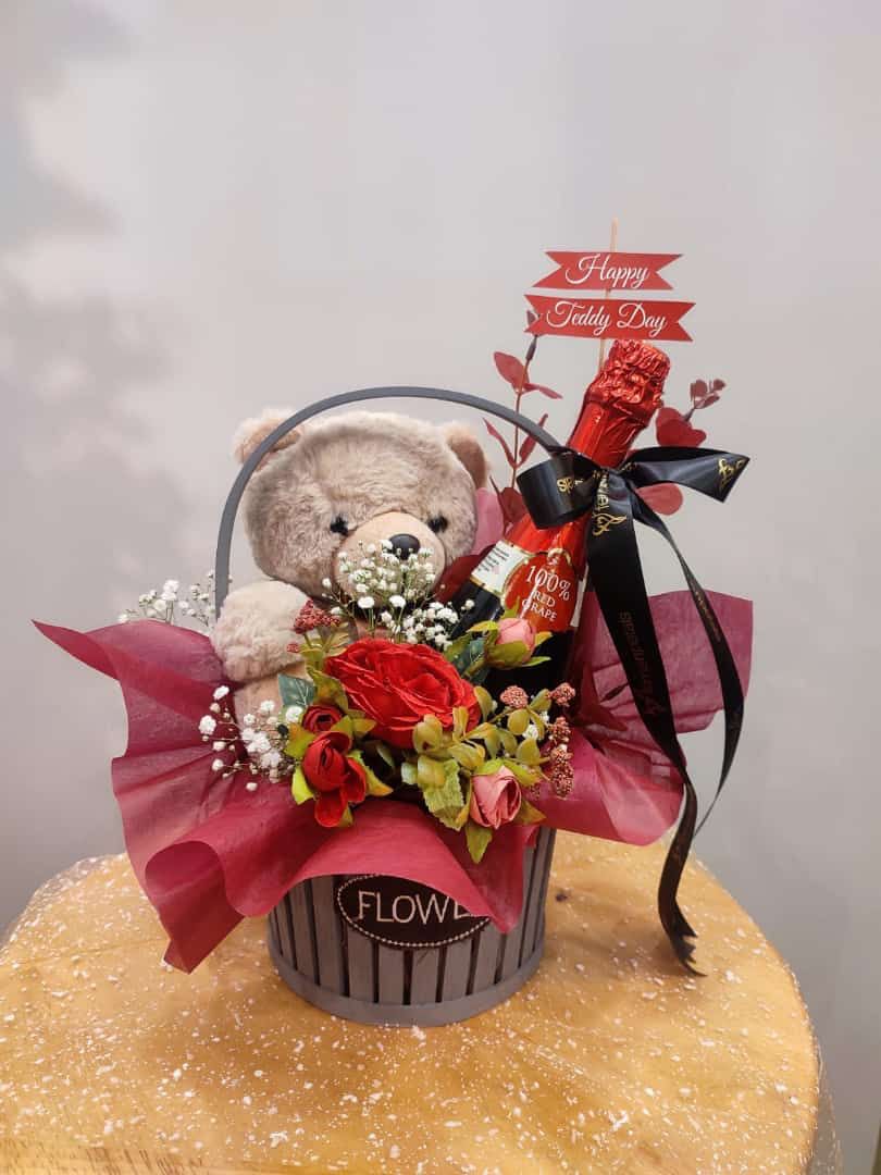 Teddy Brings love Arrangement