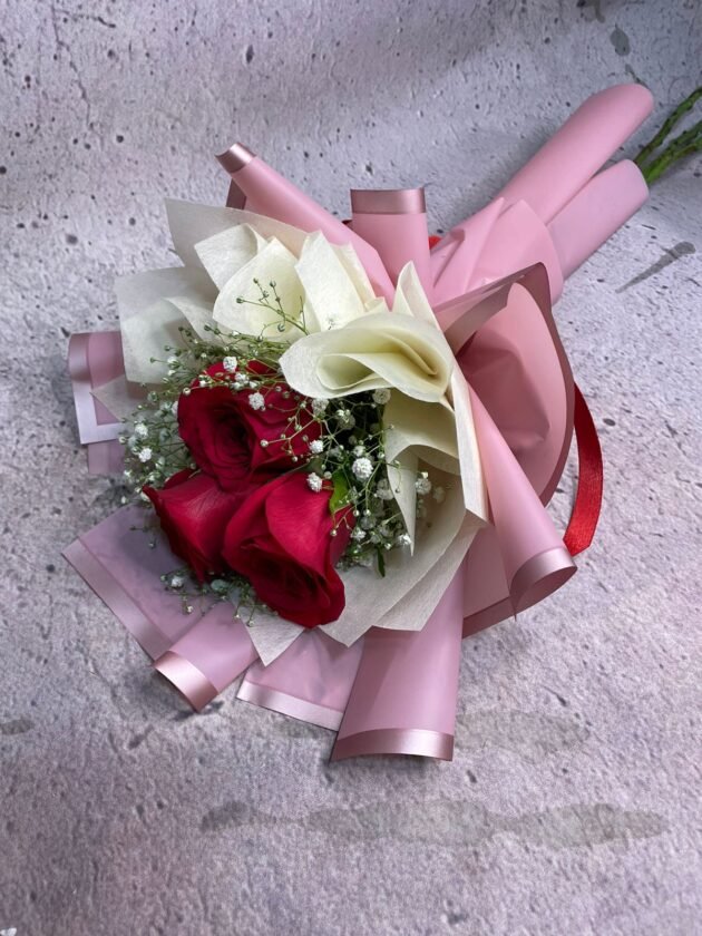 Trio Red Roses bookeh