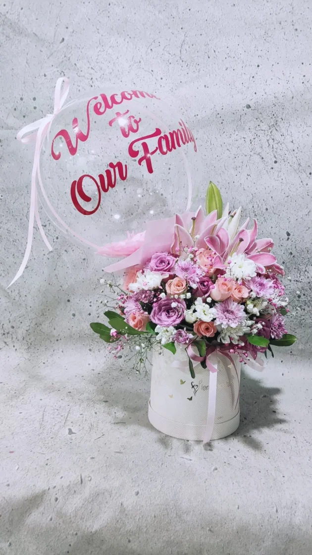 Balloon with fresh flowers box