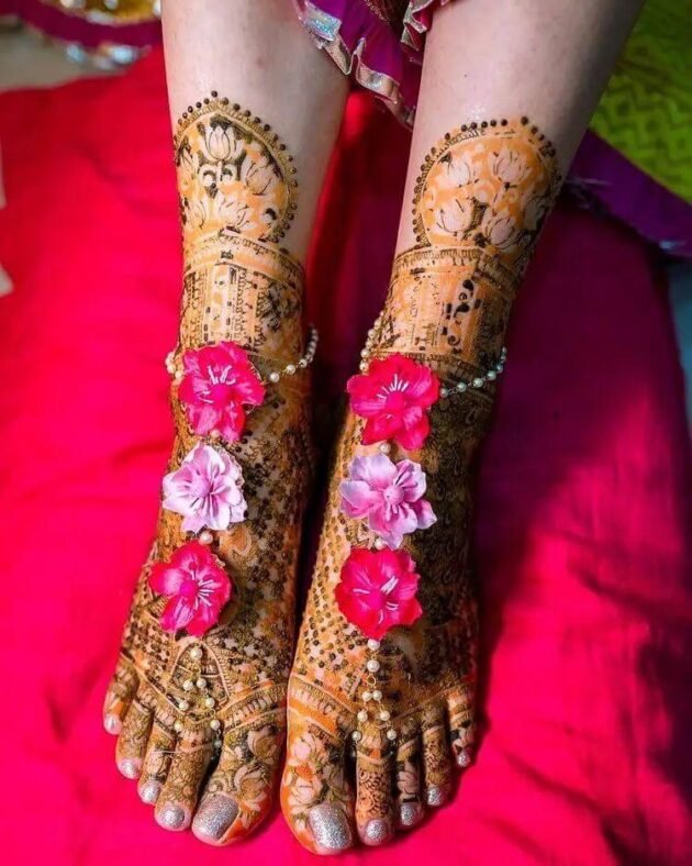 Floral anklet