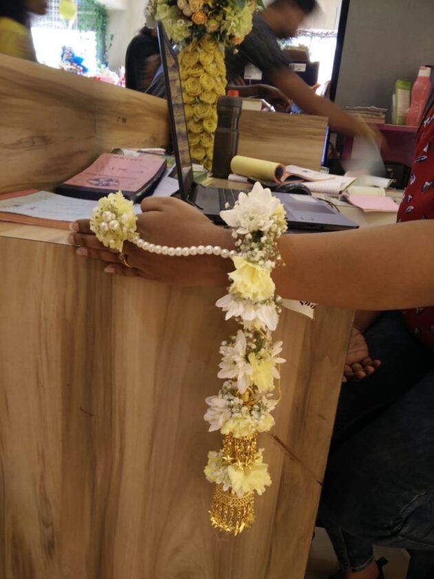 Fresh flowers hathphool