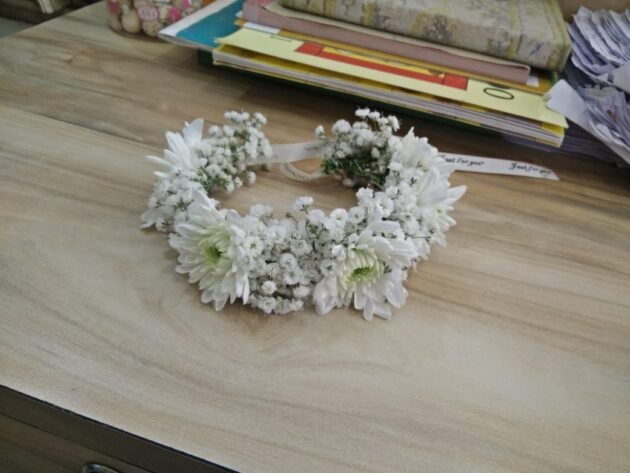 Tiara of fresh flowers