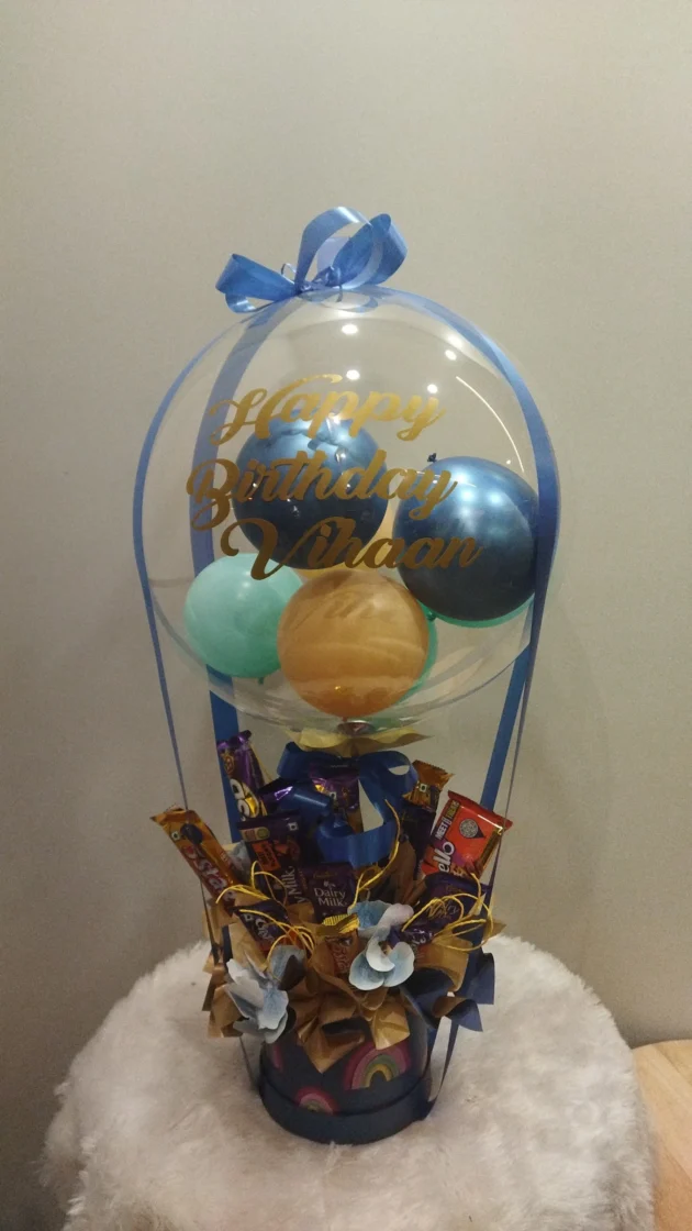 Blue golden balloon bouquet