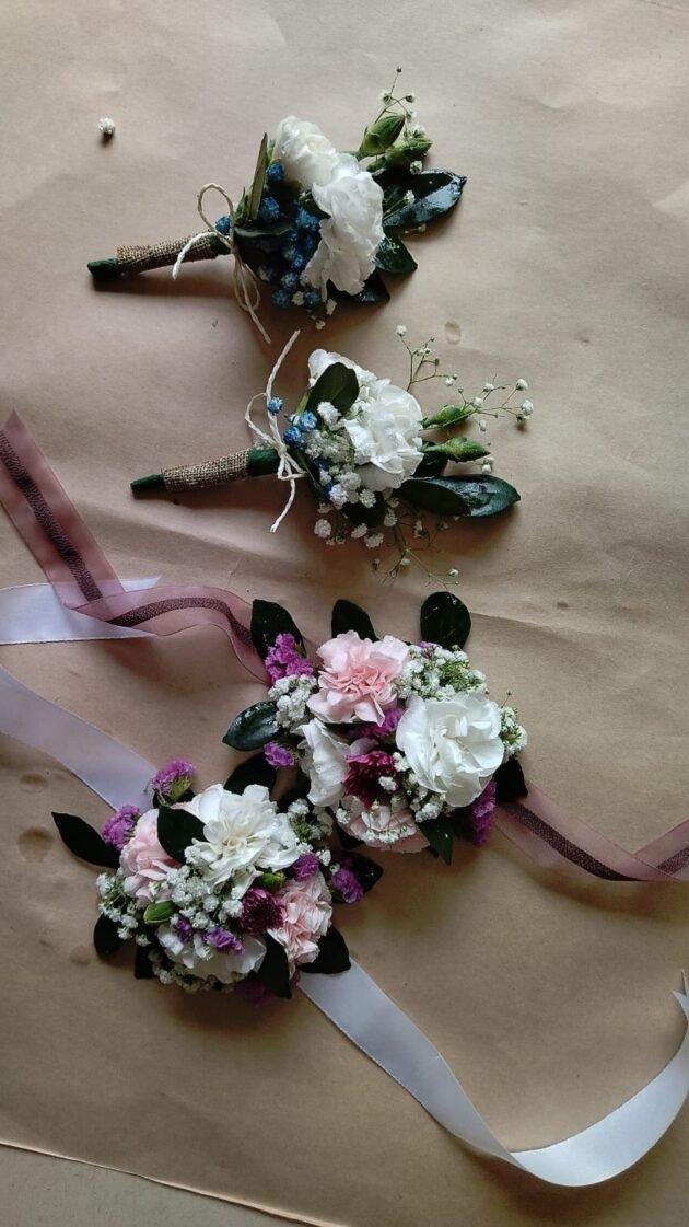 Fresh flowers brooch