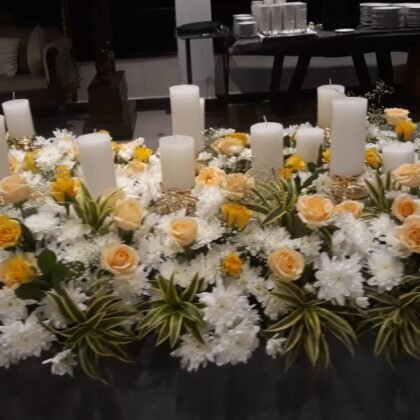 Low long arrangements to light up your dinner or lunch meetings