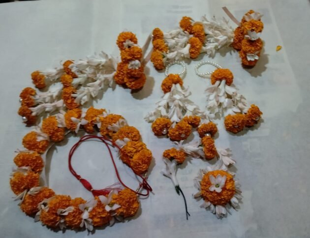 Rajnigandha fresh with genda flower jewellery