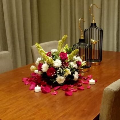 Roun table arrangement