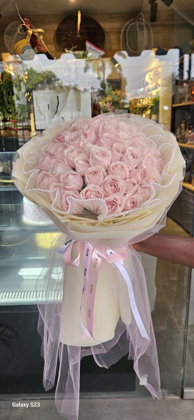 light pink rose bunch - Image 2