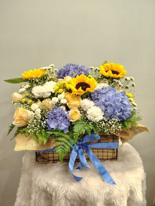 sunflower and hydrangea treat to your eyes