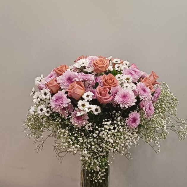 mix flowers in vase