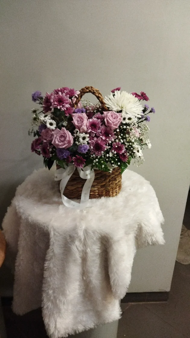 batch_Beautiful arrangement in basket