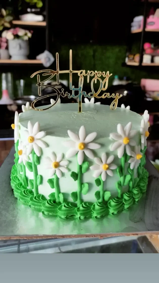Daisy theme cake