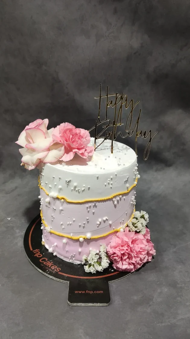 Fresh flowers heightened cake