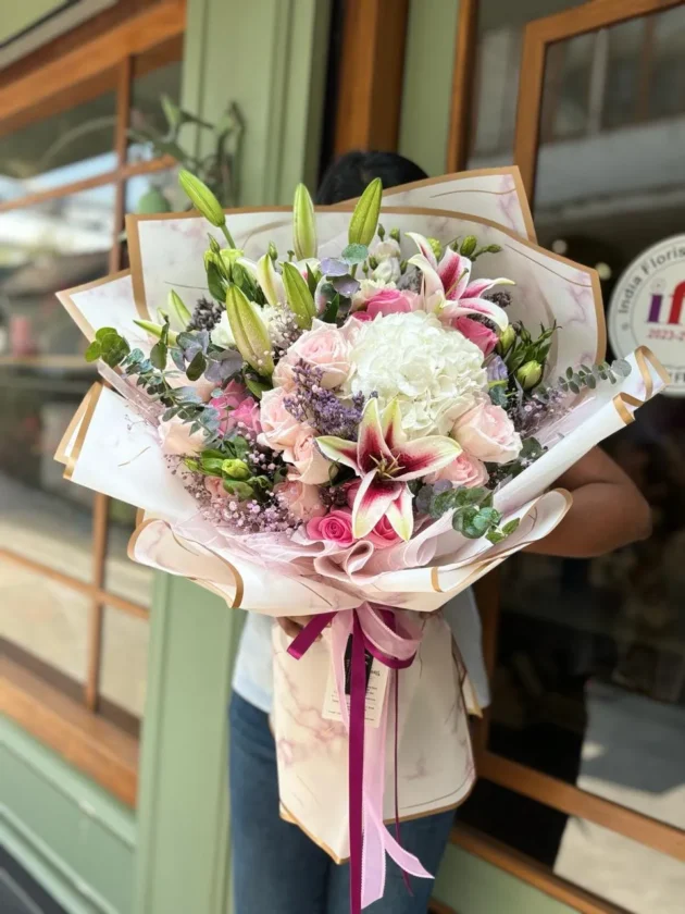 Hydrangea & mix flowers Bunch