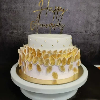 Leafy fondant cake