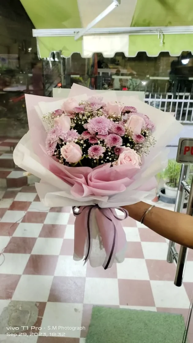 daisy and pink rose bunch