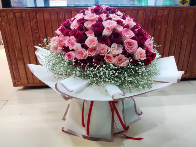 Elegant 100 roses bunch