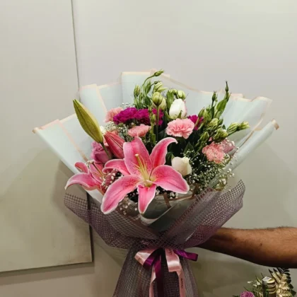 batch_oriental lilies with lisanthus