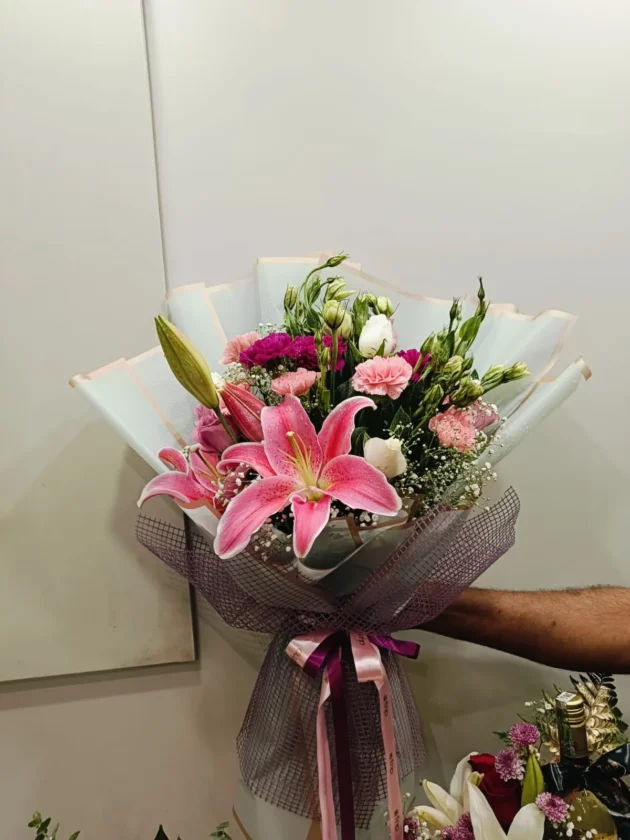 batch_oriental lilies with lisanthus