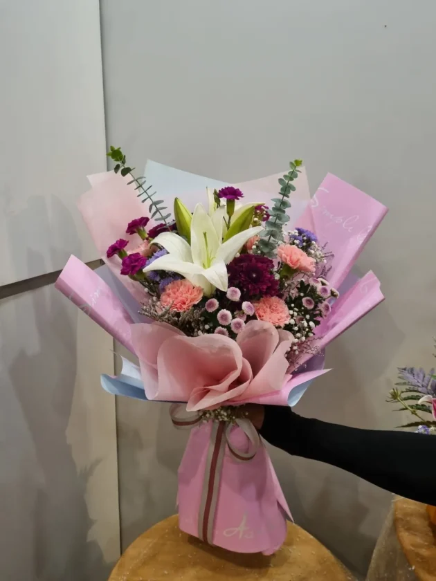 batch_pink purple wjhite hand tied bunch