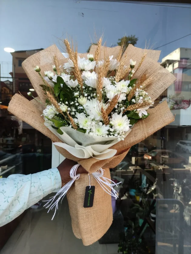 batch_white dausy with some dry stick wrapped with pure elegance